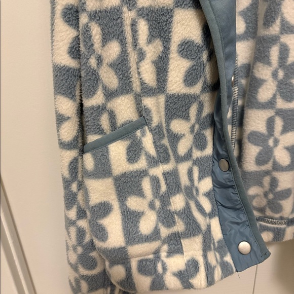 Thread and supply jacket - Picture 3 of 4